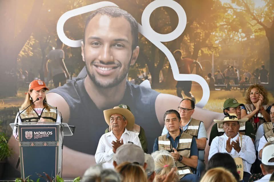 QueCosaNoticias's tweet photo. 🔴Gobernadora @margarita_gs encabezó la edición 34 de las Caravanas del Pueblo, donde familias de la región sur pudieron acceder a servicios, trámites y programas gratuitos, estas jornadas buscan acercar la atención pública directamente a las comunidades.

#Morelos #Zacatepec https://t.co/pH00fSVLKR