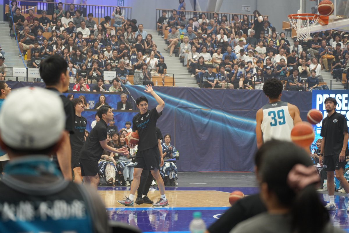 S39raTimes's tweet photo. プレシーズンゲーム🏀

福井ブローウィンズも京都ハンナリーズもどちらも応援していました☺️
(手拍子はBWS) https://t.co/EbcvmS2gQm