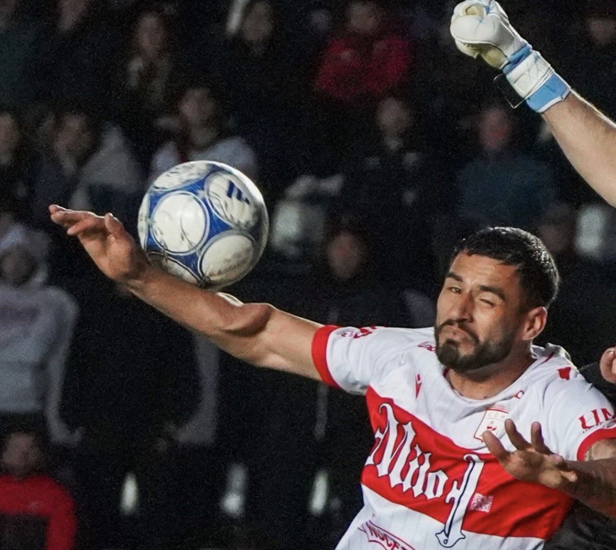 GySilvi's tweet photo. EL PENAL QUE NO COBRÓ JAVIER DELBARBA ❌

Otra vez #Colón es perjudicado por el arbitraje. Es imposible pelear en los puestos de arriba si te bombean casi todas las fechas. La mano es CLARÍSIMA. https://t.co/GTFfkovrId