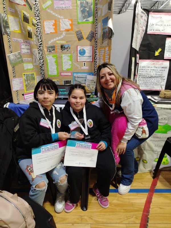 enlamiraradio's tweet photo. 🔴Orgullo de Avellaneda: ✅alumnos de la Escuela N° 70 de Sarandí destacaron en la Feria Provincial de Ciencias con un proyecto sobre La Saladita👇https://t.co/4XsHce7uBP https://t.co/XtDUIRbYv2