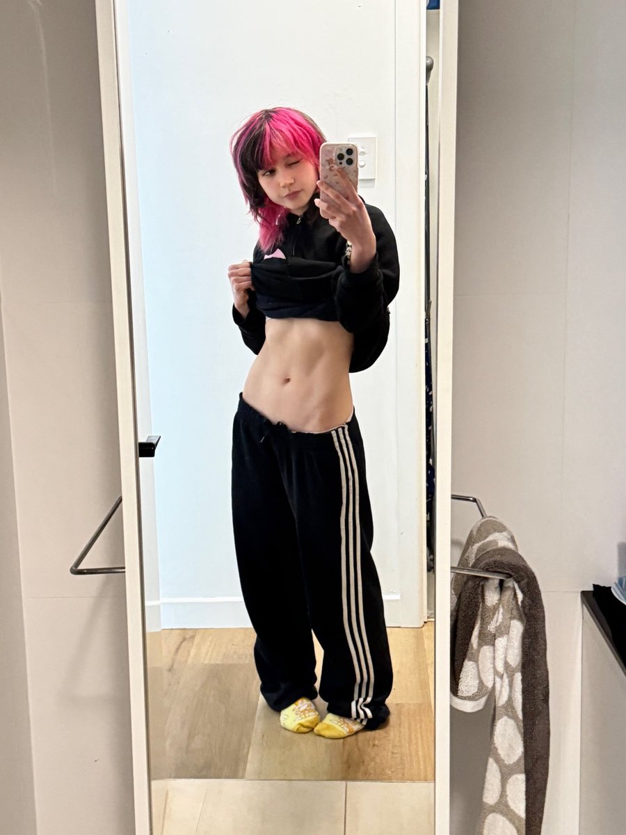Aussie__11's tweet photo. Guys U heard her! Do what U must https://t.co/mXlejGnsJG