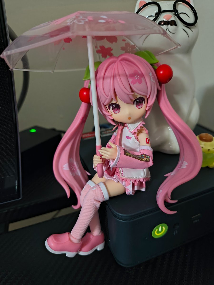 guusterino's tweet photo. husband bought the cutest miku for my bday~ ^^ https://t.co/HOvnRrJNqB