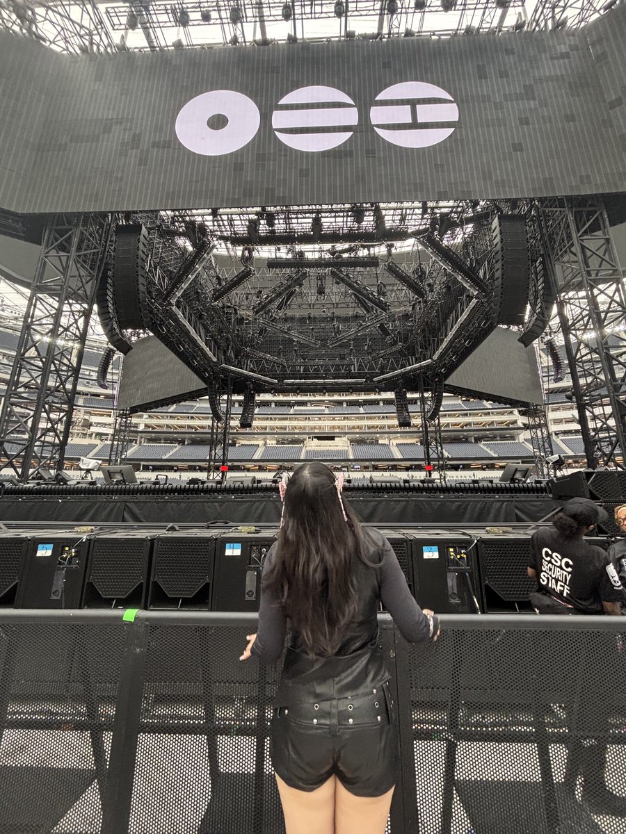 loversmaze's tweet photo. a hooligan (me) at barricade https://t.co/FI4ENAS5T2