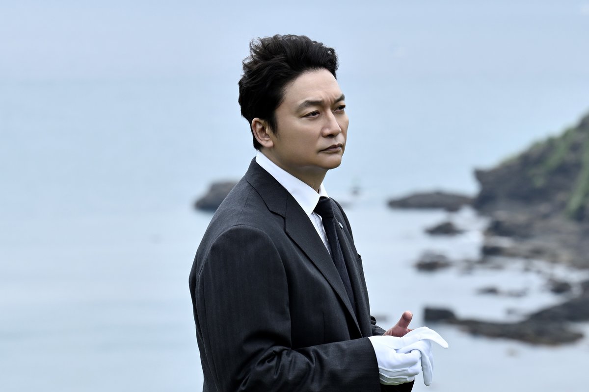 drama_wowow's tweet photo. ✛連続ドラマＷ　東野圭吾「虚ろな十字架」✛
いよいよ本日午後10:00～放送・配信スタート‼️

【第1話】
11年前に起こったある悲劇をきっかけに妻と離婚した中原(#香取慎吾)。ある日、別れた妻、小夜子(鈴木杏)が何者かに殺害された報せが届く…。

#虚ろな十字架 でぜひご期待コメントを！
#WOWOW https://t.co/Pa2gmmYCrW