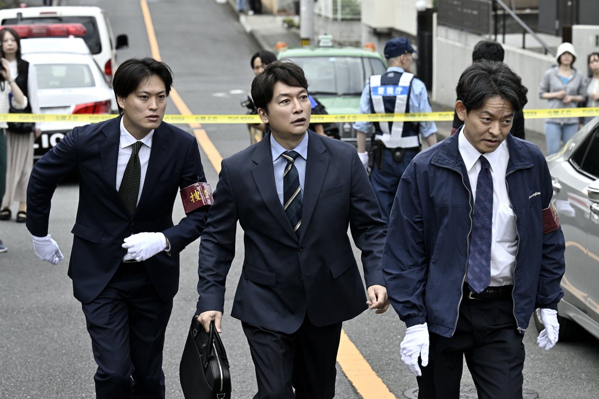 drama_wowow's tweet photo. ✛連続ドラマＷ　東野圭吾「虚ろな十字架」✛
いよいよ本日午後10:00～放送・配信スタート‼️

【第1話】
11年前に起こったある悲劇をきっかけに妻と離婚した中原(#香取慎吾)。ある日、別れた妻、小夜子(鈴木杏)が何者かに殺害された報せが届く…。

#虚ろな十字架 でぜひご期待コメントを！
#WOWOW https://t.co/Pa2gmmYCrW
