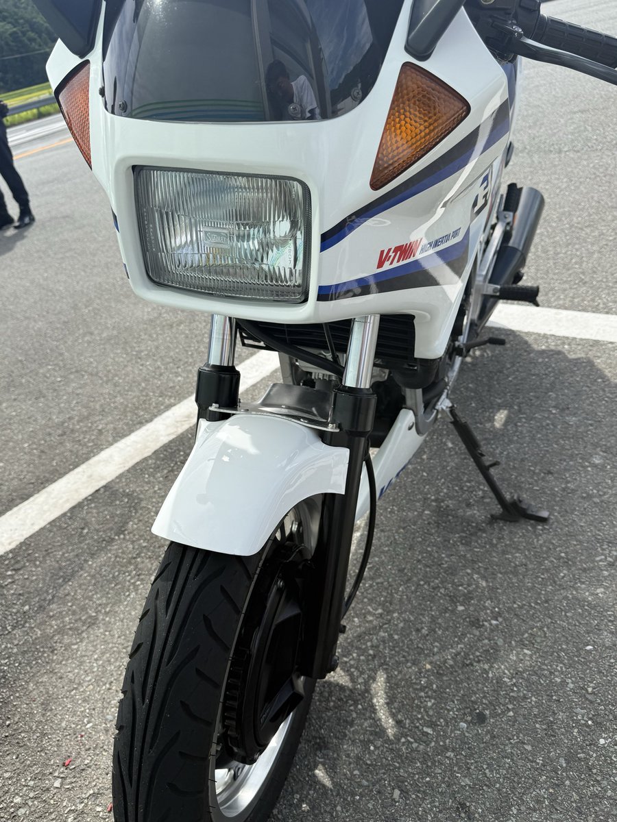 usagikouen's tweet photo. @kyousuke_kujou 言葉難しいですね
イメージでは3台目以降の趣味車ですし
1台目ですと
残クレアルファード勢と
カテゴリーは似てますね...
50なってのとこも
20代で多分
中古捨て値時代もあったでしょうし
おっしゃる意味は
思わなくもないです

私はVT乗りさんに出会って
先日コンビニで興奮でした
少しお話しました https://t.co/2VGEvBcBZa