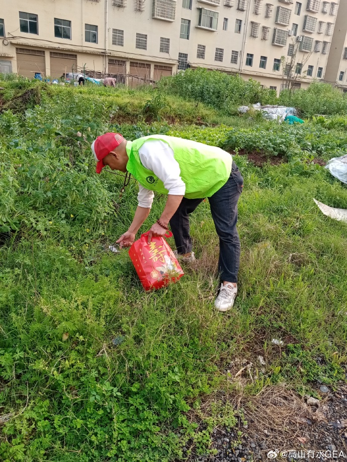 selenithabieber's tweet photo. Join our neighborhood spring cleanup this Saturday 9AM at Central Park! Bring gloves u0026 a positive vibe—snacks provided. Let’s spruce up our community together! https://t.co/Zvrb8klWRD