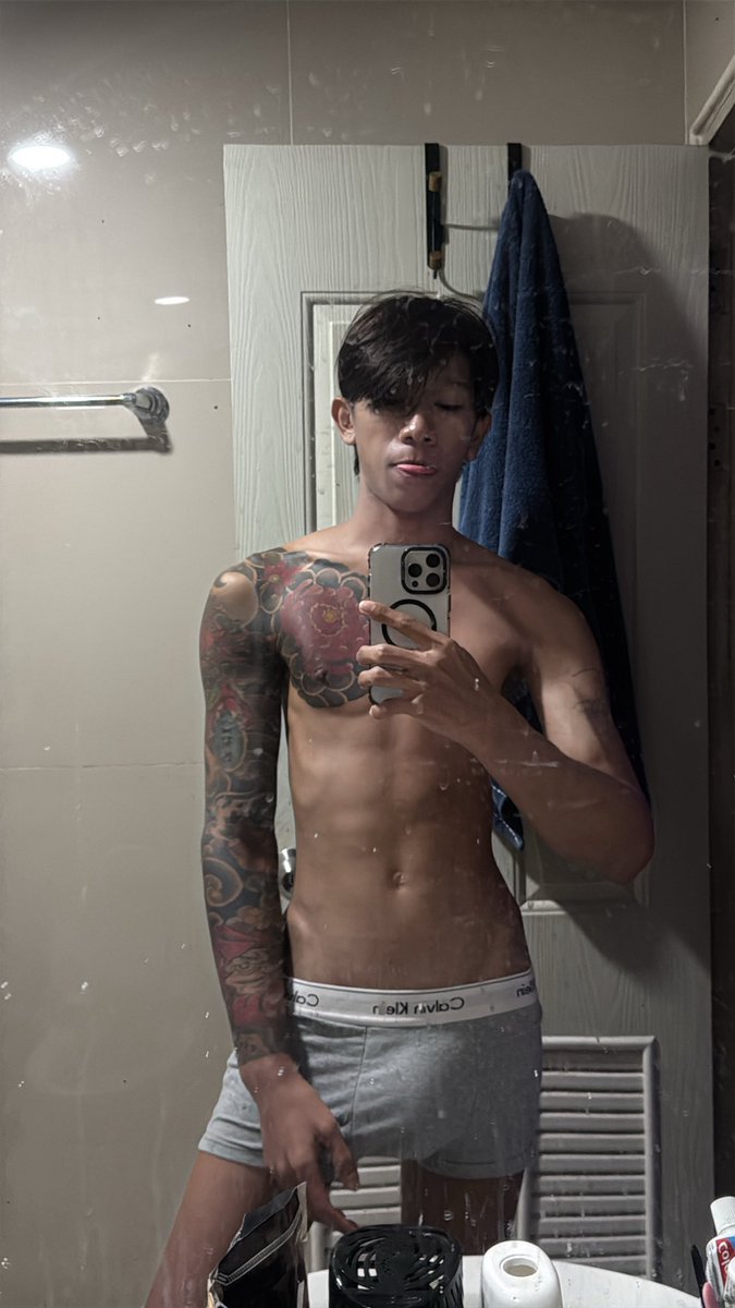 JAMES2481883582's tweet photo. 🤤 https://t.co/KspVhMaQ4u