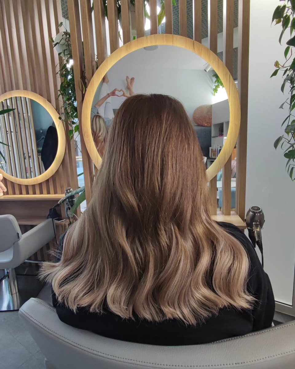 csunoco's tweet photo. Big hair with a little help from Slavic hair extensions. https://t.co/QkqAmPWZv8