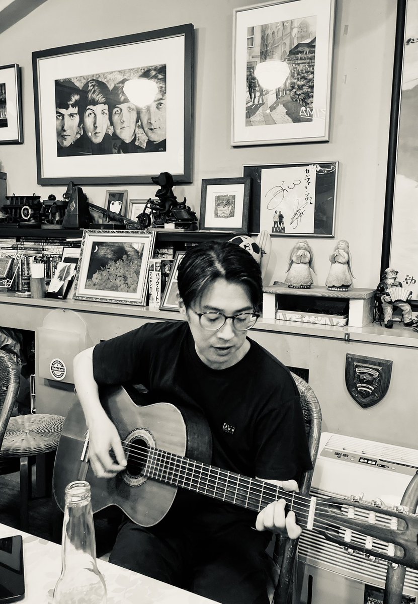 pipoo_info's tweet photo. 昨夜は横浜カンファーツリー、お越しくださったお客様ありがとうございました🌲

横浜にちなんでジブリ映画コクリコ坂から「さよならの夏」を初披露。
Yuta Tanakaとゆっきーも回を重ねるごとに研ぎ澄まされてきました。

写真はYuta Tanaka とゆっきー、遊びに来てくれたレモン先輩とビートルズ。 https://t.co/hCB5KRIKHO
