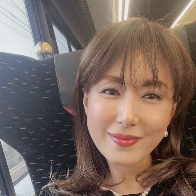 uwyfmomjsv's tweet photo. 男性の方に本気の質問です。
 
もし41歳のおばさんにホ テルに誘われたら、
正直、引きますか…？ https://t.co/5O486d24zY
