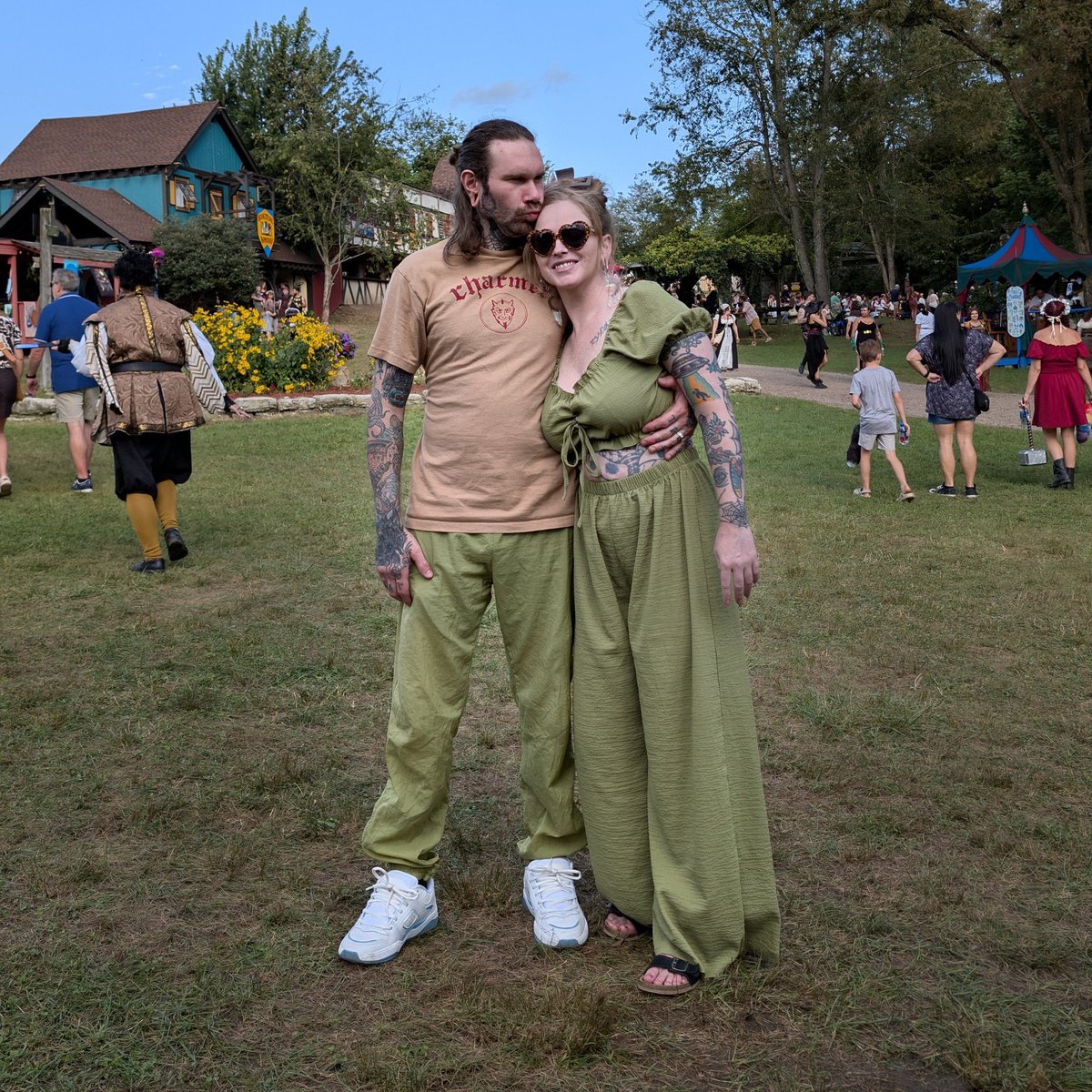 littlenutsac_'s tweet photo. We went to the Ren Fair today https://t.co/ZcbCxYvYd6