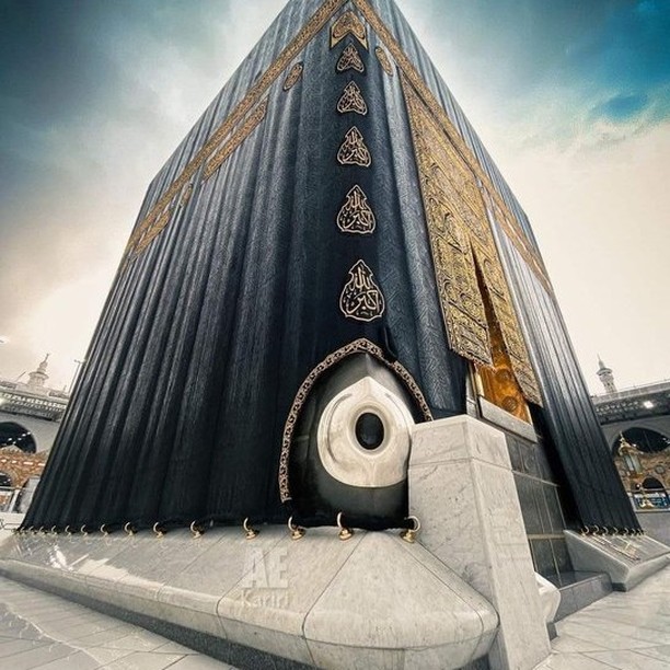 cesaar_9's tweet photo. أغلى مبنى شيده الإنسان في التاريخ هو المسجد الحرام، إذ بلغت تكلفة بنائه نحو 120 مليار دولار. https://t.co/wWCMtY5nO7