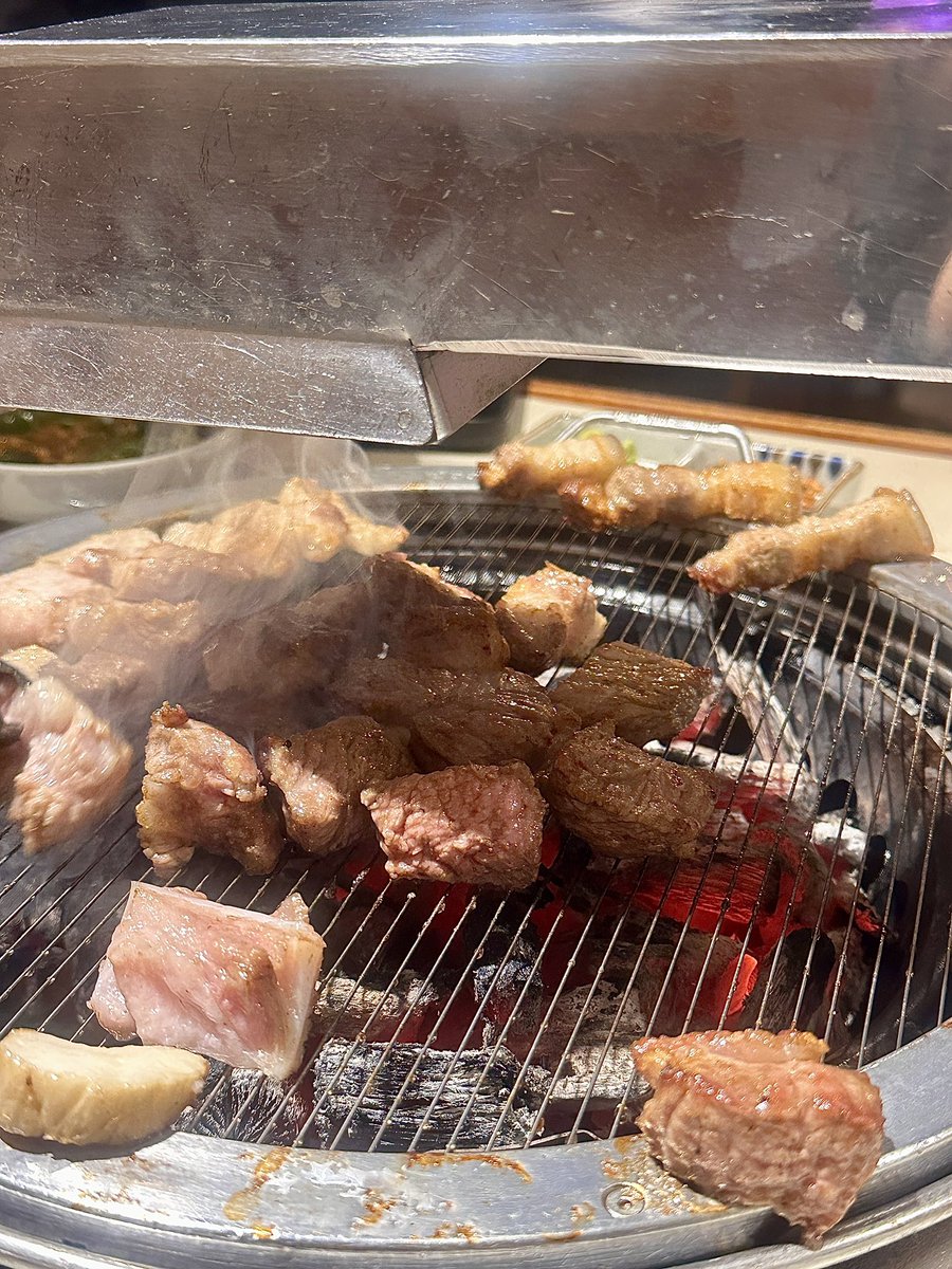 b_neul's tweet photo. 삼겹살, 목살, 생새우와 홍게라면… 오랜만에 회식🤪 https://t.co/UVgXsEQPLM