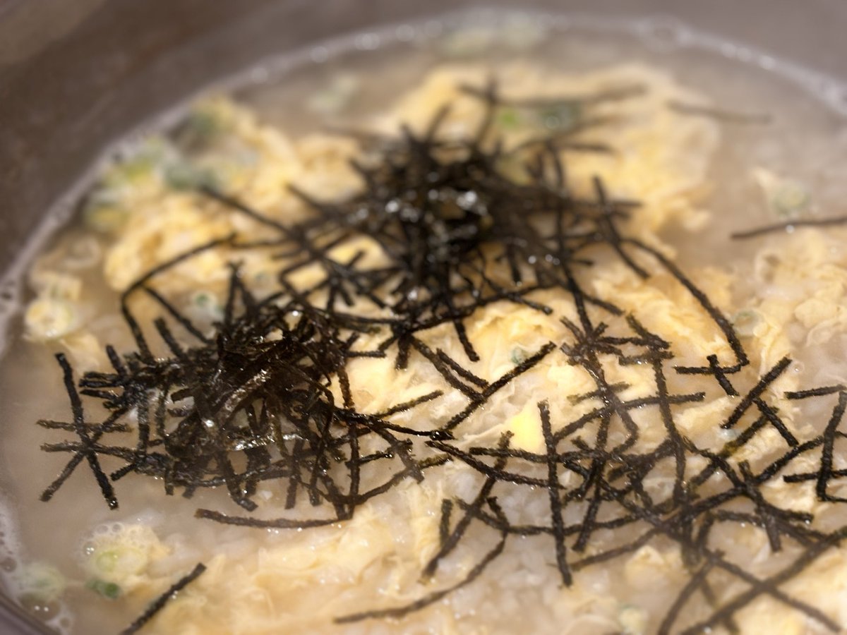 everyone1212's tweet photo. 🐡 今里「てっちり 味平」へ

今日は今里のてっちり 味平さんへ。

やっぱり、ふぐはええですね〜😊

まずは新鮮なふぐを炭火でじっくり🔥
網の上で焼けていく香ばしい香りがたまりません。

プリッとした身に焼き目がついて、噛むほどに旨みが広がる。
そして、たっぷりのふぐと野菜を使った https://t.co/b4Er8OC2yX