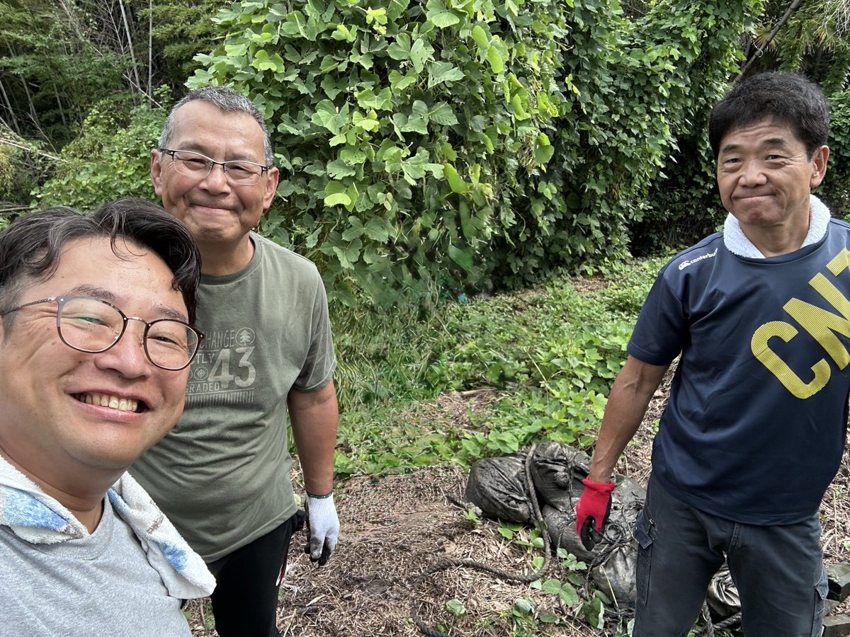 goodjobkomei's tweet photo. 秋まつりに向けて、準備もいよいよ本格化しています😊✨

野崎第一保存会にて野崎新池で『こま堀』を行いました✨

地域の皆さんと力を合わせ、一つひとつ準備を重ねながら迎える秋まつり。この準備の時間も、地域のつながりを感じる大切なひとときです😊

今年は、大東市市制施行70周年という節目の年✨記念事業も予定されており、いつもとはまた違った特別な秋になりそうです。

今から楽しみです😊✨