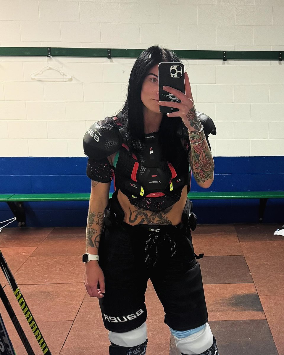 Igormdis's tweet photo. Show up for Thursday hockey, leave the locker room, and realize you’re the only one on the ice. Either you got bamboozled or forgot what day it is. https://t.co/wtQzalTiNL