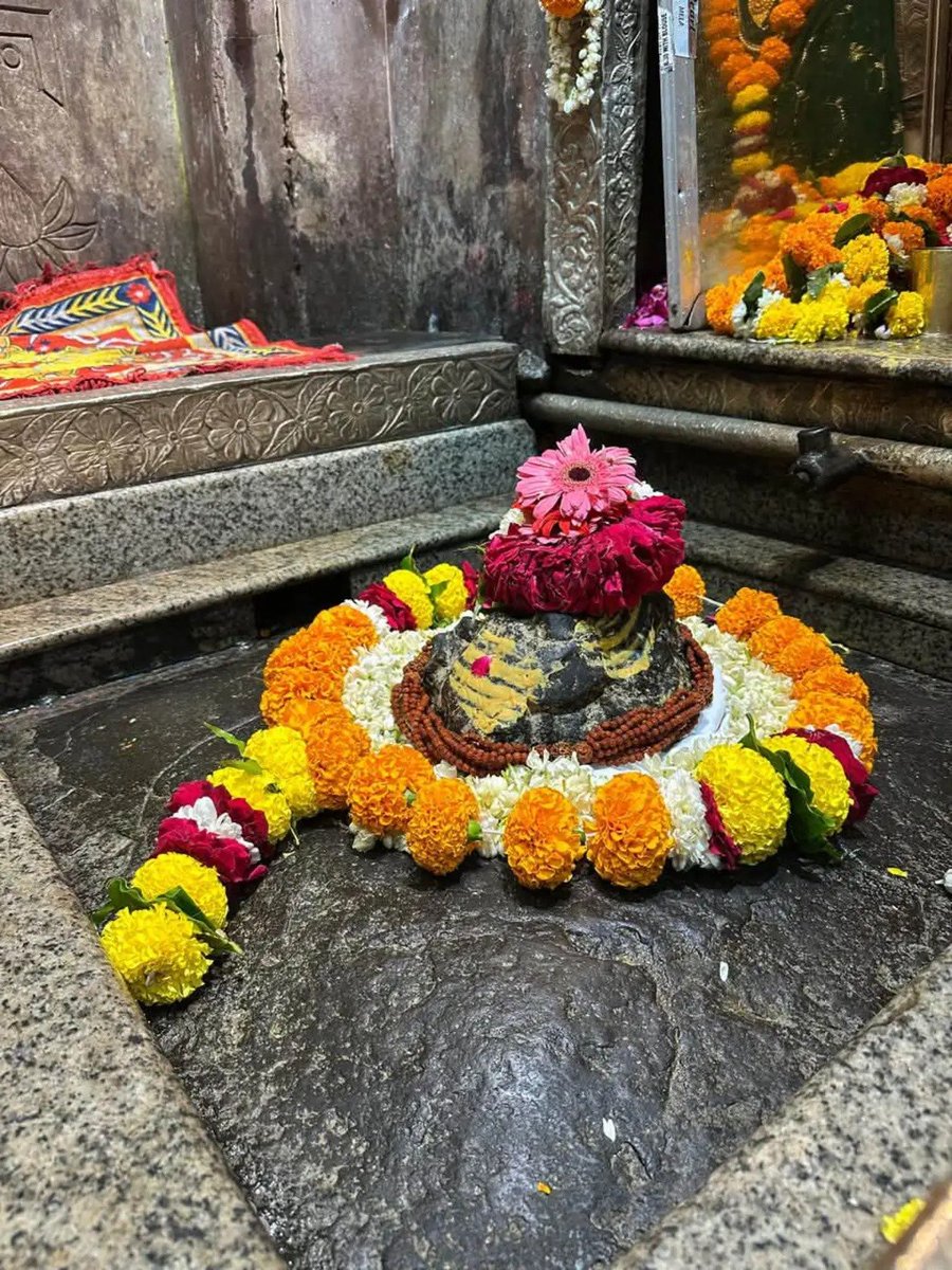 shivShambu1111's tweet photo. Om Namah Shivaya #SriVeerabhadraswamy #hara #Rudra #omnamahshivaya #Mahakaleshwar #omnamahobhagvatheRudraya #KashiVishwanath #Kedarnath #amarnath #somanath #manjunath #mallikarjun #sriyediyursiddalingeshwar #srirevannasiddeshwara Hara Hara Mahadev💐🙏🏼Reply Om Namah Shivaya 💖 https://t.co/3Yhe4JyfwR