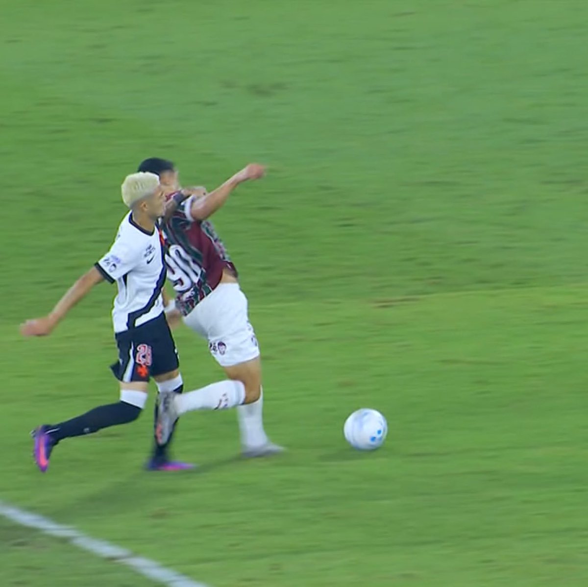LARGOESPN's tweet photo. PC DE OLIVEIRA APONTA PÊNALTI PARA O FLUMINENSE!

Segundo o comentarista de arbitragem da Globo, Adson cometeu pênalti em Serna no clássico entre Vasco e Fluminense.

Na avaliação de PC, o lance deveria ter sido marcado a favor do Fluminense. https://t.co/MYBIT0sWeB