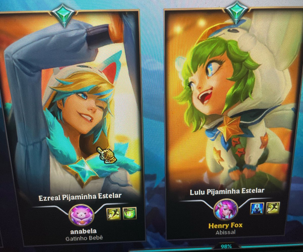 nicorosbaby's tweet photo. hj eu e nabela emocionamos mt combinando roupinha no lol @jaykachu22 https://t.co/p31uCzEF5P