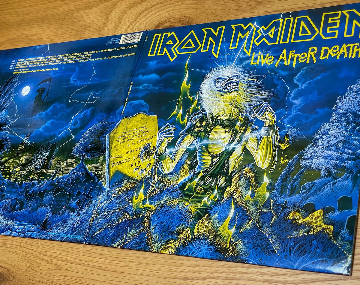 segaha's tweet photo. IRON MAIDEN / LIVE AFTER DEATH
念願のUKオリジナル盤！
内容ももちろんだけどこのジャケットの色合いがすごく好きなんだ  スリーブやブックレットも豪華
夢中で聴いてた中学生の自分にプレゼントしたい https://t.co/kyXOGTwhNG
