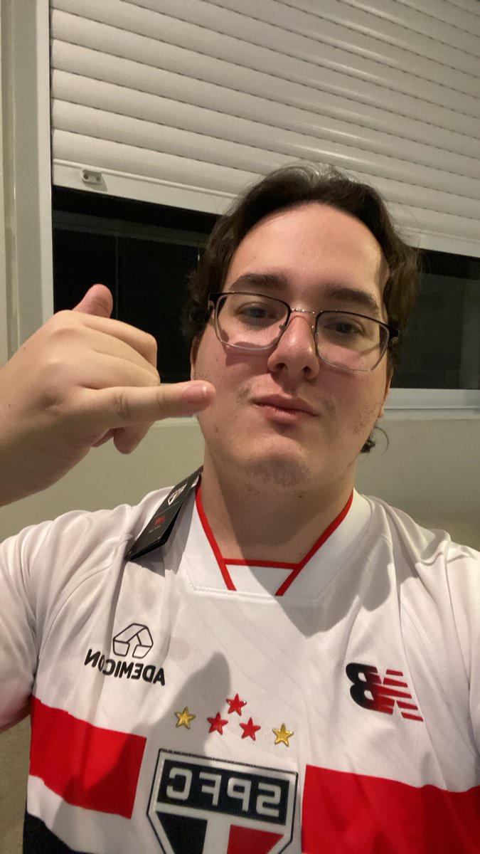 ViniRedigolo's tweet photo. 2x0 para o São Paulo e ainda ganhei uma camisa 1 oficial da @superbet_br no Super Momento do Intervalo, agora a meta é estrear ela contra o Boca Juniors! https://t.co/sEuyHrVko7