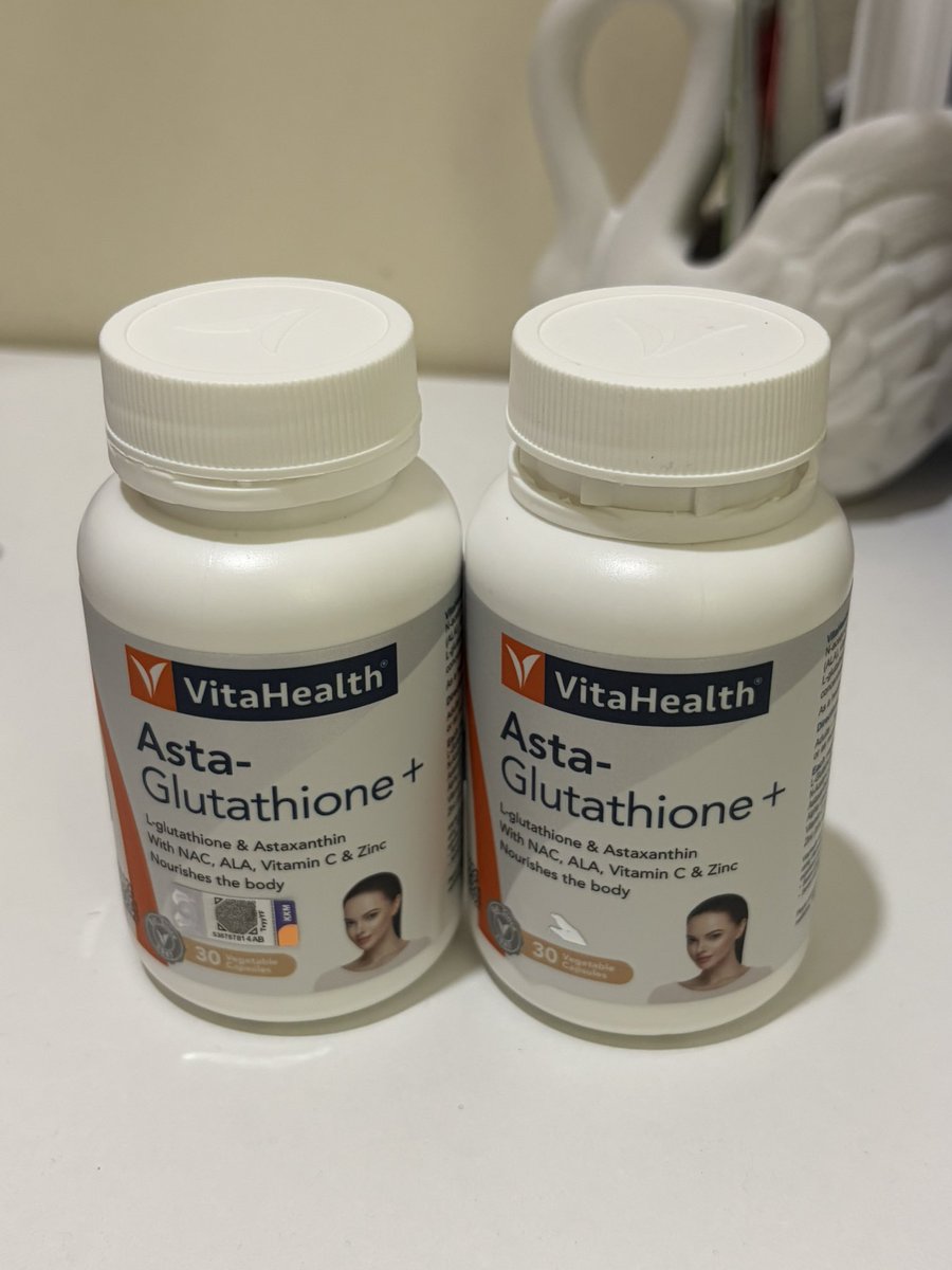 cherryanthemm's tweet photo. Sorry kita tak main drip. Cukup 2 botol asta gluta dah boleh tukar shade foundation👆🏻 https://t.co/oYKN6khixa