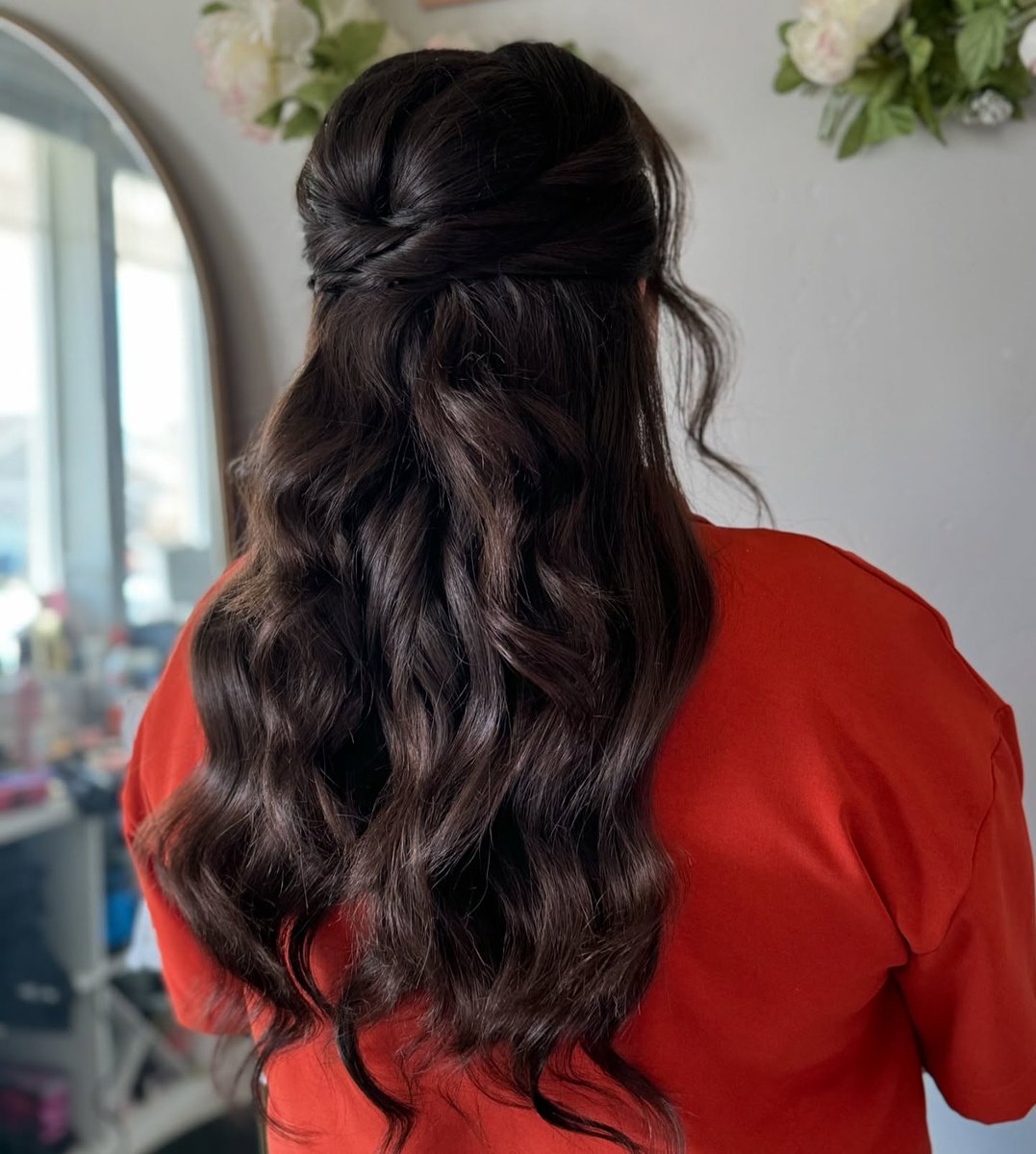yagokingxd's tweet photo. Loving this seamless half-up style. Extensions added the perfect fullness for a stunning bridal look. Bridal hairstylist and educator in Utah. https://t.co/I0KtCSwt8B