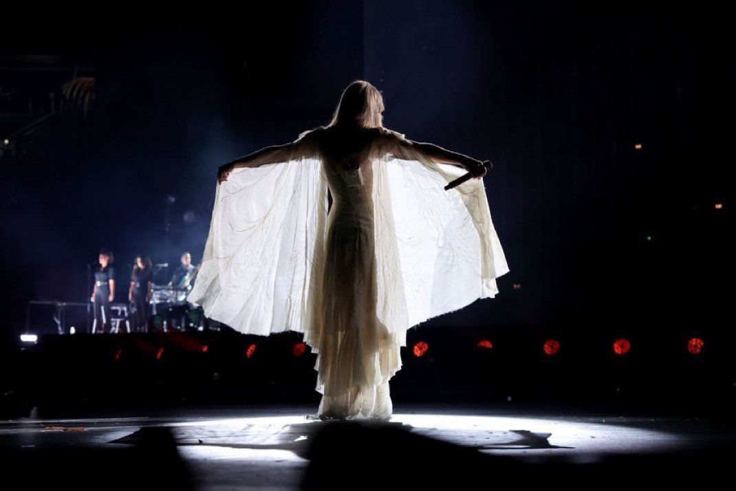 theswiftmuseum's tweet photo. Unfortunately, “THE FINAL SHOW” didn’t score a win at the EMMYs.

— Taylor Swift remains an EMMY winner. https://t.co/Hq7TV8PpPo