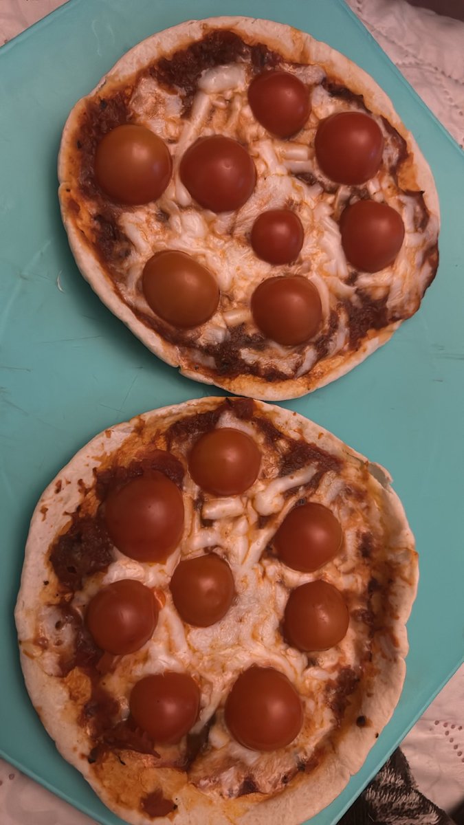 froopsie's tweet photo. necesitaba presumirles mi comida de chica blanca, vegana y privilegiada, contraté un chef vegano privado el cual tiene todo el tiempo de mundo + un presupuesto enorme y puede prepararme esto sin problemas ! xP https://t.co/mk2Dws2rk8