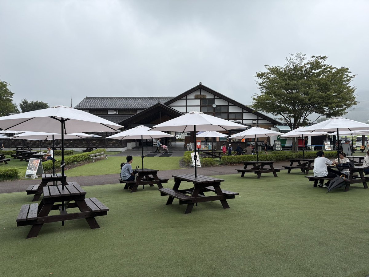 rohhoh's tweet photo. 川場田園プラザに来ました。雨でも人気。#川場田園プラザ　#道の駅 https://t.co/Y8OSDBTYhp