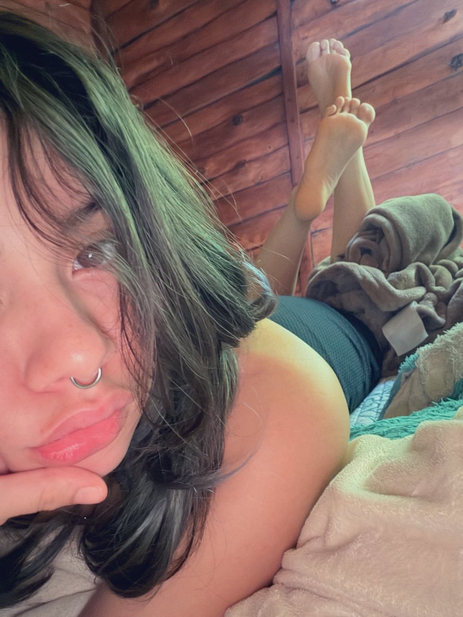 OohLaStella's tweet photo. :33 #latina #biglips #pawg #onlyfans #feet #feetworshi̇p #feetfetısh #soles https://t.co/u9WAKUtJs8