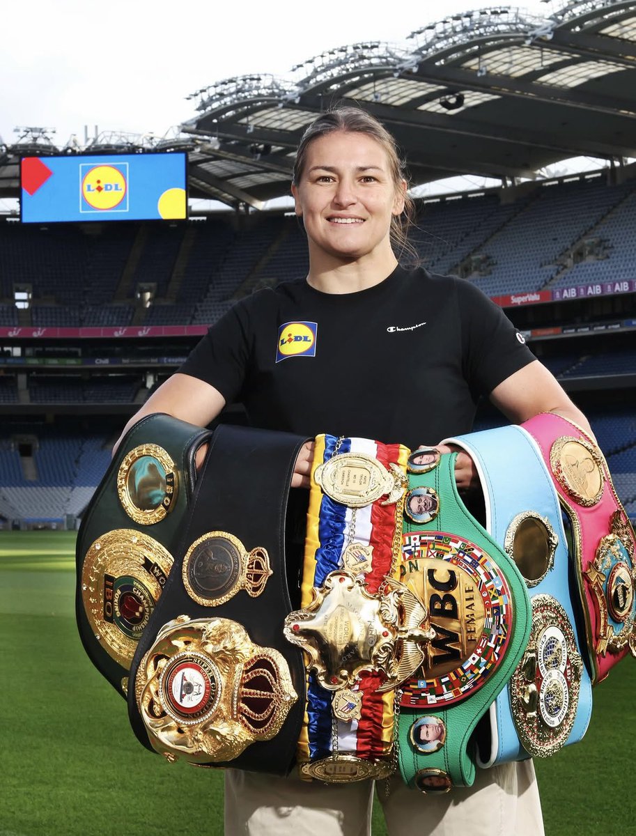 jeffreyboxe's tweet photo. Katie Taylor (26-1, 6 ko’s) l’emporte par décision unanime de 98-91, 100-90 x 1 vs Flora Pilli (12-1,2 ko’s). Elle est championne incontestée pour la 3e fois de son illustre carrière. Médaillé d’or 2012, 5 x championne du monde chez les amateurs. Merci Katie! #TaylorPilli #boxing https://t.co/GMuJQQfXpr