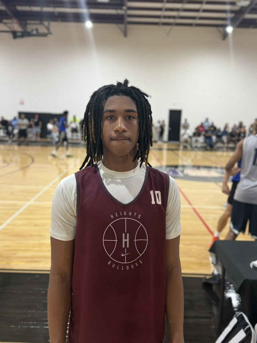 bigsloan32's tweet photo. ‘28 G @jun2solid_1 with a team high 16 points in the win for Heights Hs vs Crawford. Athletic wing who thrives in transition. @ExposureOtr #HoustonFallShootout https://t.co/a5ALFDZplt