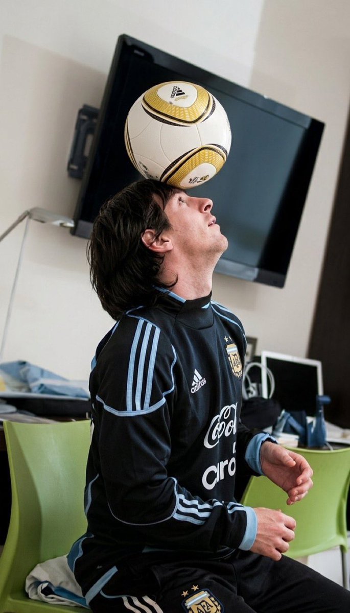 sozirv's tweet photo. Messi is the only human being on Earth who can break the internet in 2026 with a video from 2010 https://t.co/ClxycGNSvD
