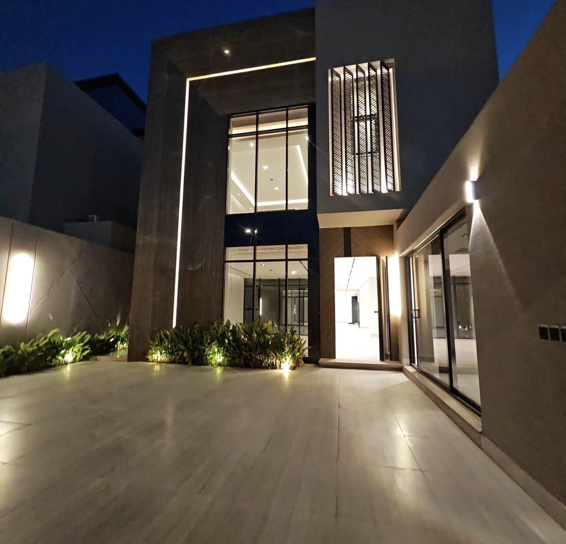 bhaaudin's tweet photo. يعتمد التحول إلى التصميم المودرن (Modern Design) في اللقطات الليلية على إعادة هيكلة المساحات واستخدام الإضاءة الذكية كعنصر أساسي. هذا التحول يغير المبنى أو الحديقة من مكان مظلم وتقليدي إلى تحفة معمارية مفعمة بالحيوية والدفء https://t.co/jz35nacKH8