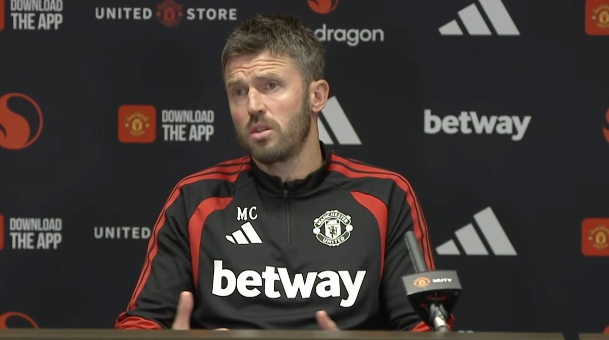 UnitedStandMUFC's tweet photo. Carrick on Mainoo: "He's hungry to learn, he wants more all the time which is great, because he's had a really good eight months since I've been him. It'd be really easy for him to think 'This is alright, I've got in the team, playing a lot of games, everything's good', but he's pushing for more." #mufc
