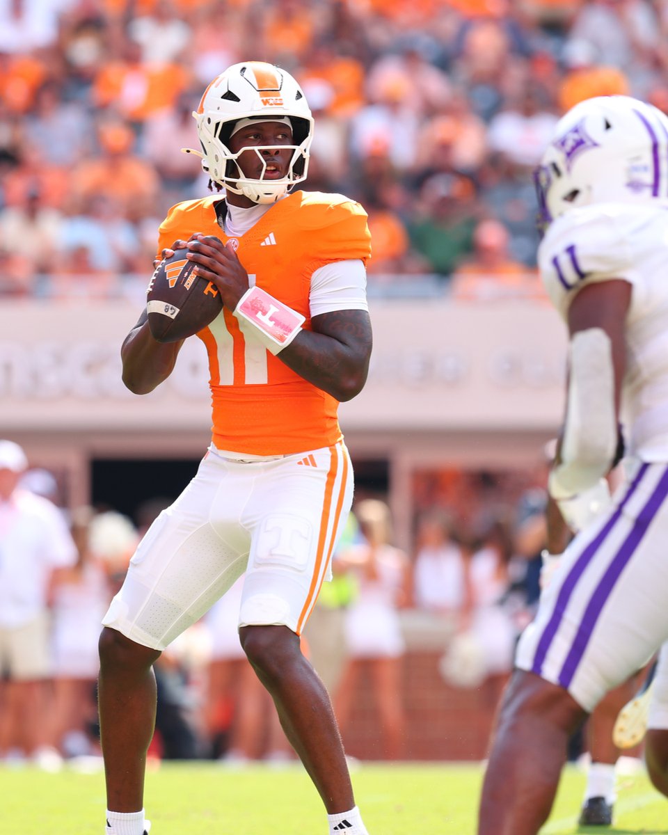 Vol_Football's tweet photo. Faizon's debut:

13-17, 226 yds, 3 TD
10 carries, 68 yds, 2 TD https://t.co/VqiKcgScBC