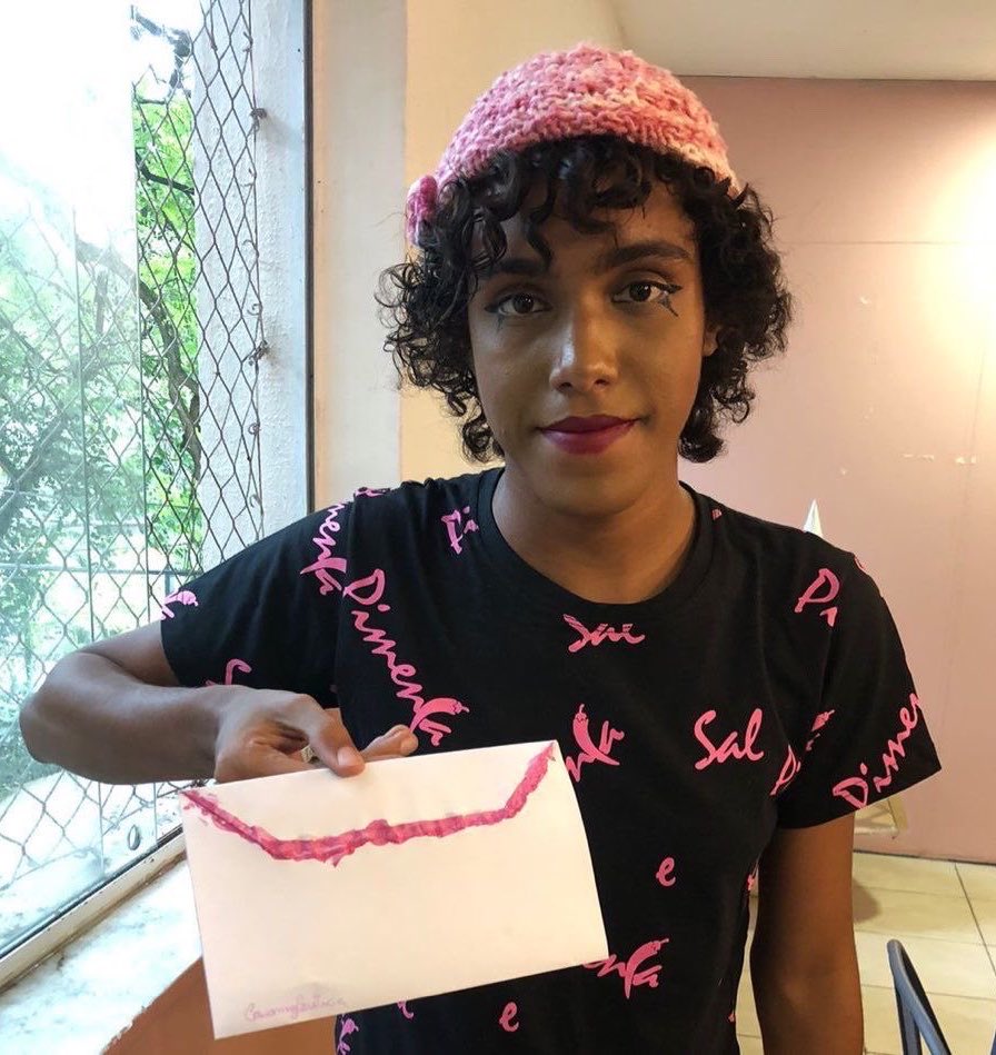 alinadurso's tweet photo. Não deveria ser tão difícil a galera dessa rede parar 5 segundos para dar atenção e compartilhar um centro de acolhida trans em SP

Que tem precisado bastante de apoio nessas últimas semanas, mas como todo post que tenho feiro tem tido um engajamento horrível

Ta foda conseguir recrutar qualquer doação para essas meninas, ajudem com qualquer valor!! 

Pix: traviarcado@gmail.com