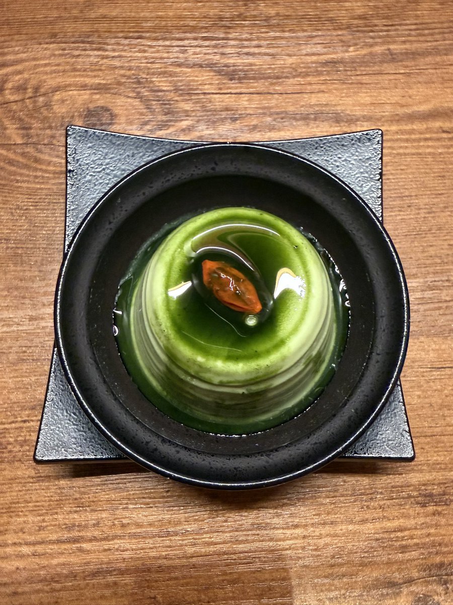 RI2_0929's tweet photo. 夜中に腹が減り一蘭に行った‼️
ラーメンは勿論のこと、オリジナルデザートの抹茶杏仁豆腐も絶品で、満足度の高い食事体験だった😋 https://t.co/IwsJeFD3h5