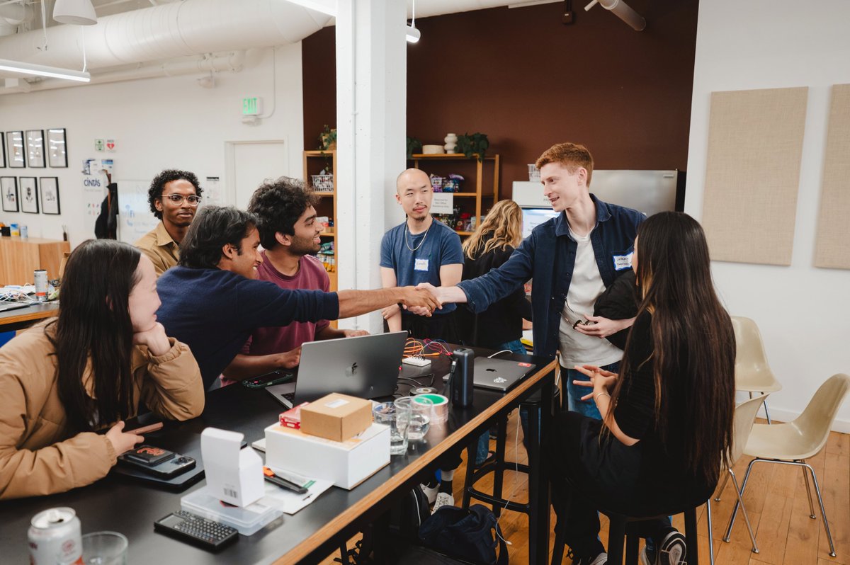 amulya_build's tweet photo. What if you could upload skills to your body?

Had a bunch of fun exploring that question at the @axoneurotech hackathon with @premmeyyappan0 @moeltaeb and @_okdara_!

We built a system to control human limbs via EMG and allow anyone to beat Flappy bird 🕹️ https://t.co/F8MtdYo1Xy