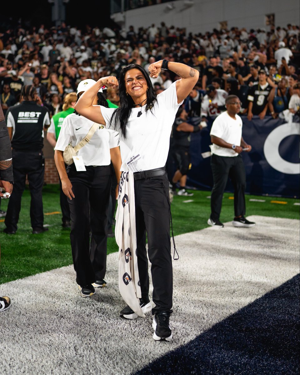 _mo_tivate's tweet photo. “Do your job. Do it well. And do it with PRIDE.” So proud of this team. What we got is special

A lot has been said about me and I’ll talk about it soon but for now…I’m on assignment. Back to work. 

To all my girls out there watching and chasing that dream..KEEP GOING #motivate https://t.co/6BtNt7Iz2c