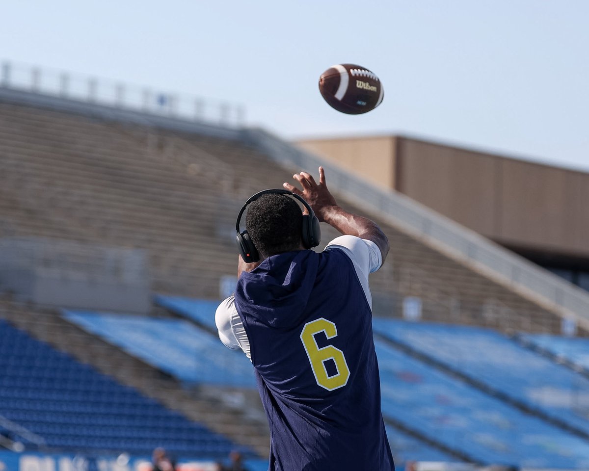 racersfootball's tweet photo. Locked &amp; loaded 🔒 

#GoRacers🏇 https://t.co/rrO7njQypq