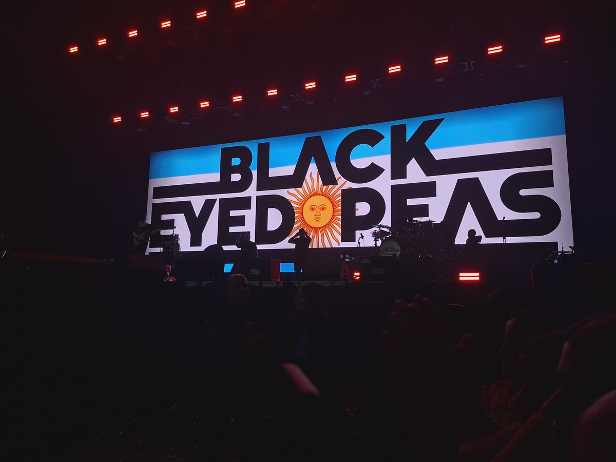 CeleRacingClub's tweet photo. que noche por favor! 🔥 
@bep volvió a Argentina después de 16 años y nos volvimos a reencontrar. 

recuerdos para toda la vida. GRACIAS! 🩵🥹 https://t.co/fF1HfATkLn