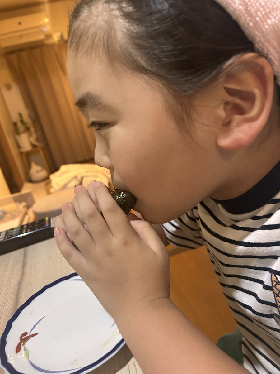 mmmmi5324's tweet photo. おはようございます☀

昨夜から姉ちゃんはお泊まりでおらず
大好きな夕飯のサーモンもマグロも取られる心配もなくゆっくり食べられる😋っと
のんびり一人っ子を楽しんでいる息子😆

今日も良い一日になりますように🕊️🍀

#朝ごはん https://t.co/2QekQ9mz4z