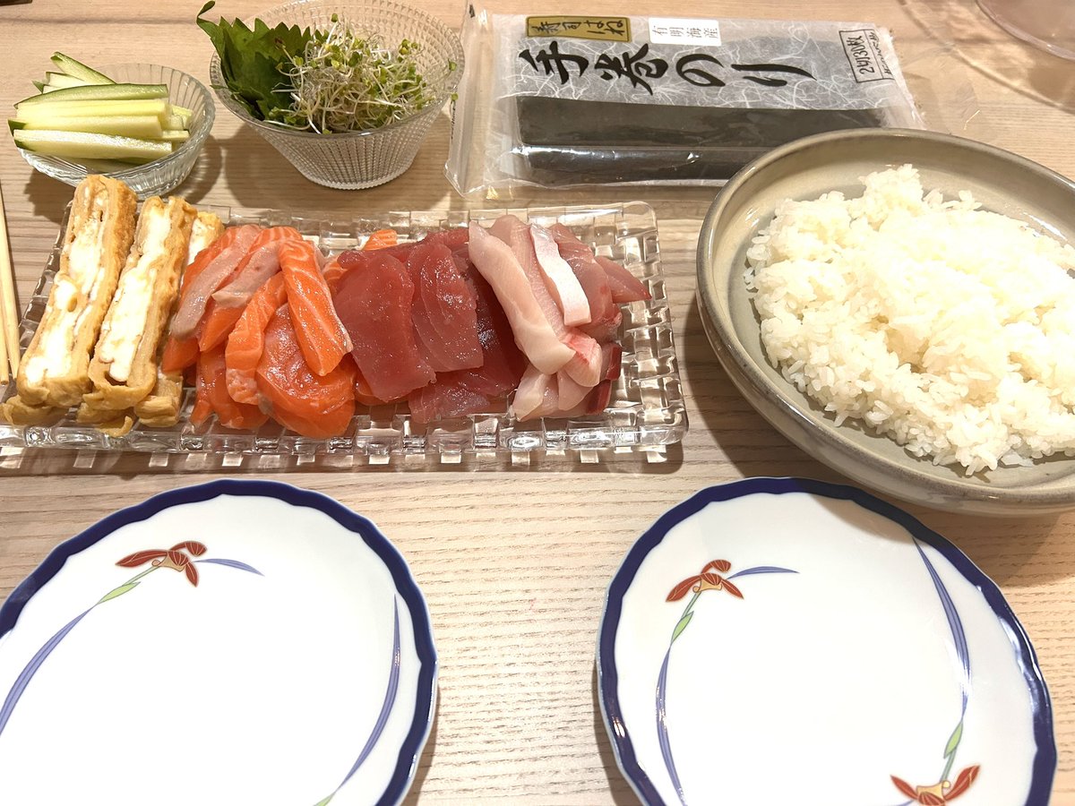 mmmmi5324's tweet photo. おはようございます☀

昨夜から姉ちゃんはお泊まりでおらず
大好きな夕飯のサーモンもマグロも取られる心配もなくゆっくり食べられる😋っと
のんびり一人っ子を楽しんでいる息子😆

今日も良い一日になりますように🕊️🍀

#朝ごはん https://t.co/2QekQ9mz4z