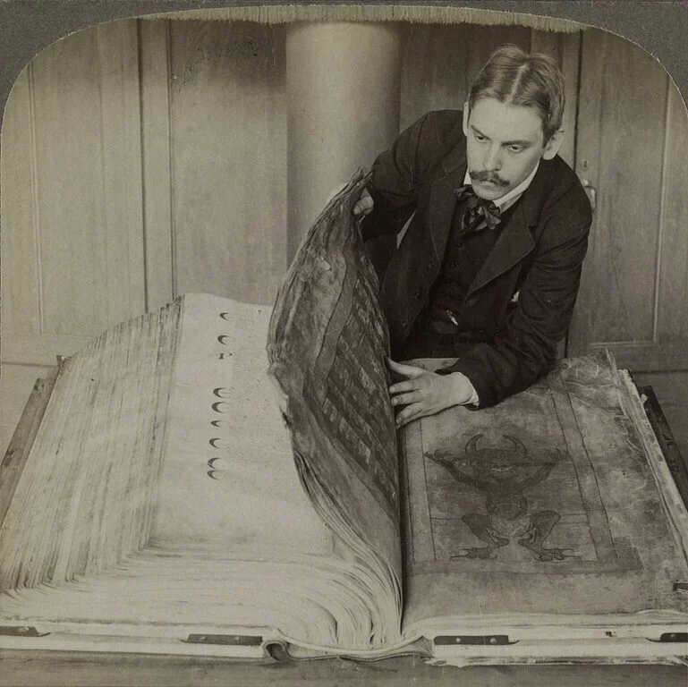 Makler83's tweet photo. @LubimyczytacPL Chwila, chwila... jak ktoś jeszcze nie czytał to polecam... Codex Gigas. https://t.co/ws3rQL4ugd