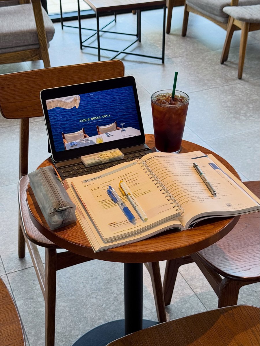 islaboards's tweet photo. Iced coffee and study 📚☕ https://t.co/r3Repg1B3f