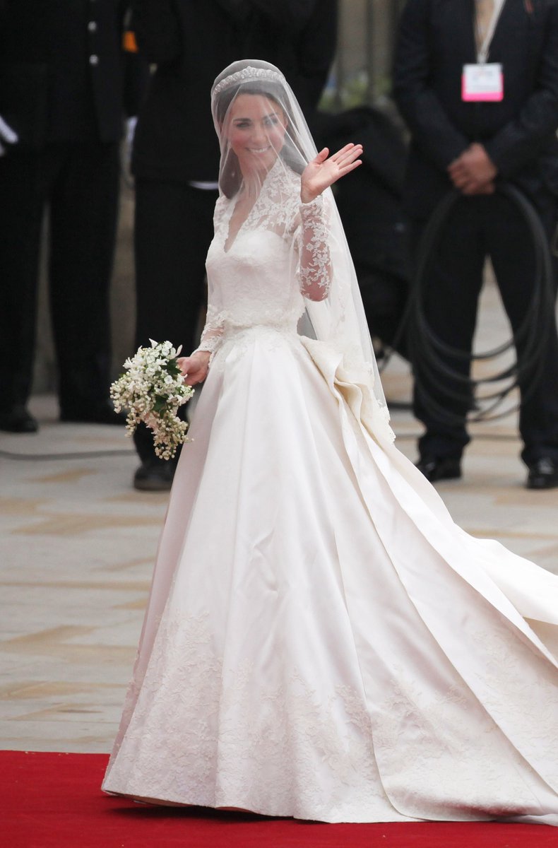 WalesRoyals's tweet photo. The Princess of Wales was the most mesmerising bride 😍✨ https://t.co/4qS5e8eZm4