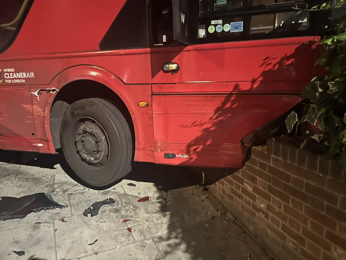 chaxicab's tweet photo. West End Ln/Abbey Rd…..and another one….how do they keep doing it…at least they’re consistent….. https://t.co/lFmqdIGsR7